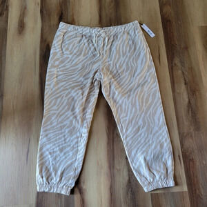 NWT JASMINE AND GINGER Cream/White Animal Print Joggers w/pockets SIZE XL